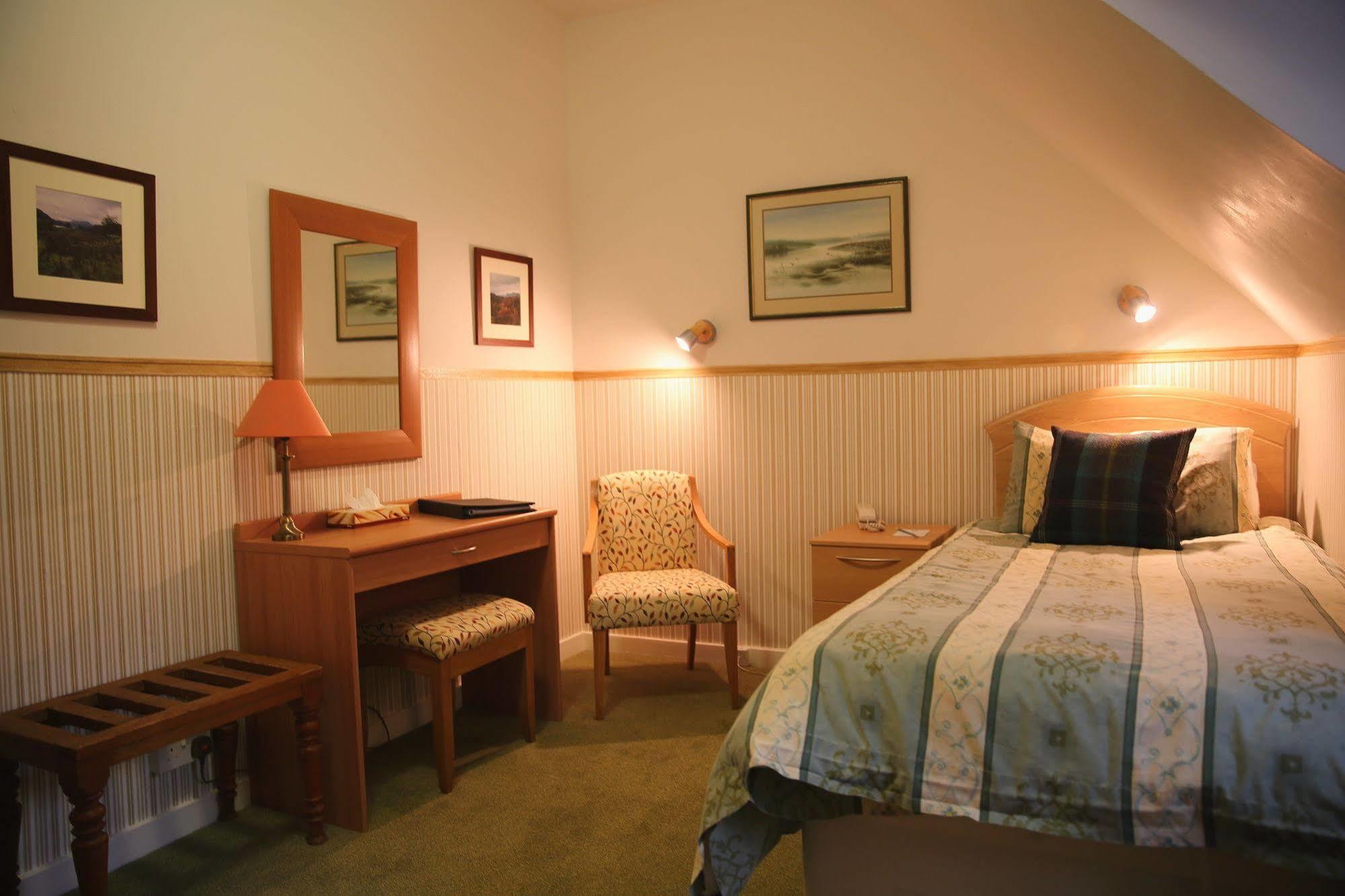 Stage House Bed & Breakfast Glenfinnan Eksteriør bilde